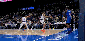 DB官网在线登录入口杰伦威关键三分轰进后丁威迪进攻犯规 但卡鲁索上空蓝脱手出界了