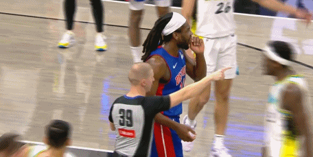 DB视讯百家乐官方：斯图尔特恶犯累计6分停薪禁赛一场 比不恰当手势被罚5万