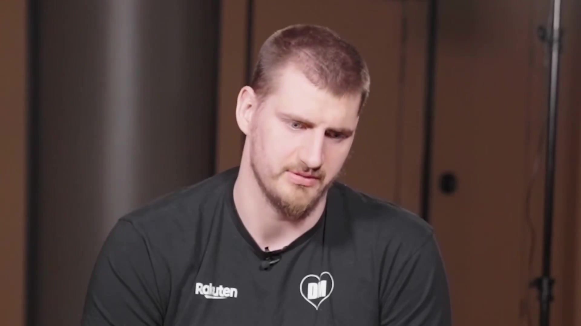 DB真人旗舰约基奇：30岁太糟糕 去年最好回忆是儿子出生 新年期待孩子笑