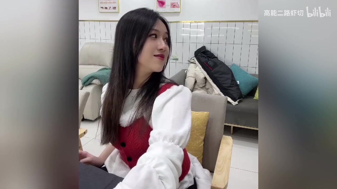 DB视讯官网大明星！Suki户外做美甲 粉丝不停的往店里点外卖！