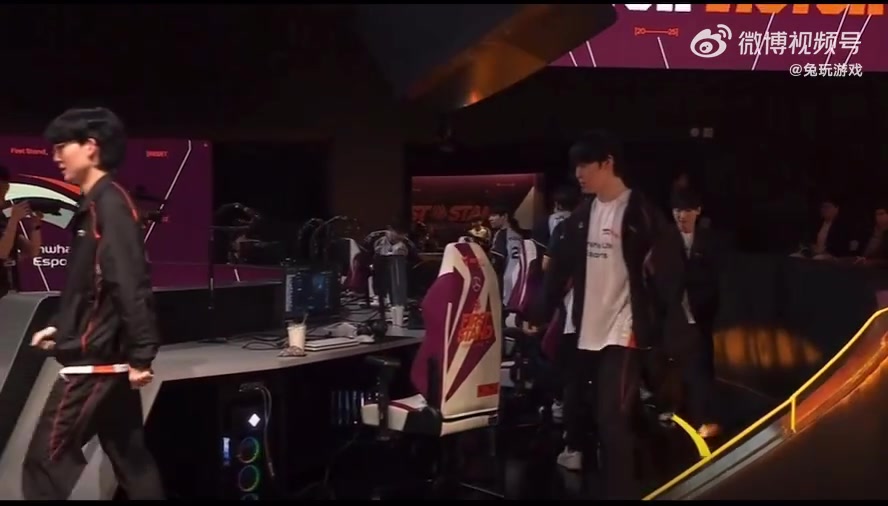 DG视讯官网平台韩网热议CFO Driver赛后90度鞠躬：看到偶像了 zeus和viper吓到了