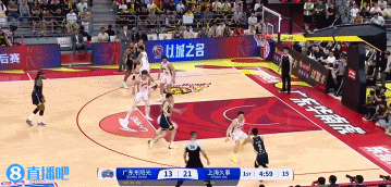 DG视讯官网平台艰难止血！徐杰侧翼三分颠进篮筐 帮助广东咬住比分