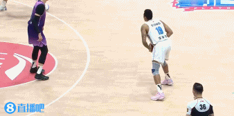 DB视讯官方登录入口😃梦回当年！翟晓川假手递手直接突破 秀空中滑翔拉杆上篮！