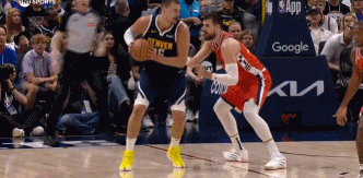 DB官网在线登录入口难受！约基奇背打转身突破肘倒祖巴茨 裁判吹进攻犯规！