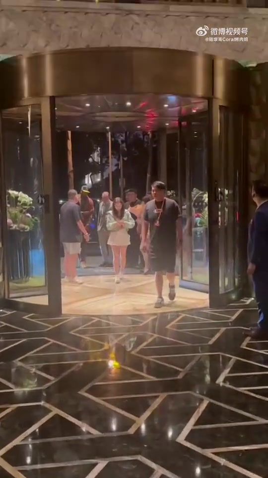 DG视讯官网平台人气依旧！甜瓜安东尼已抵达上海开启中国行 上次来中国是13年前